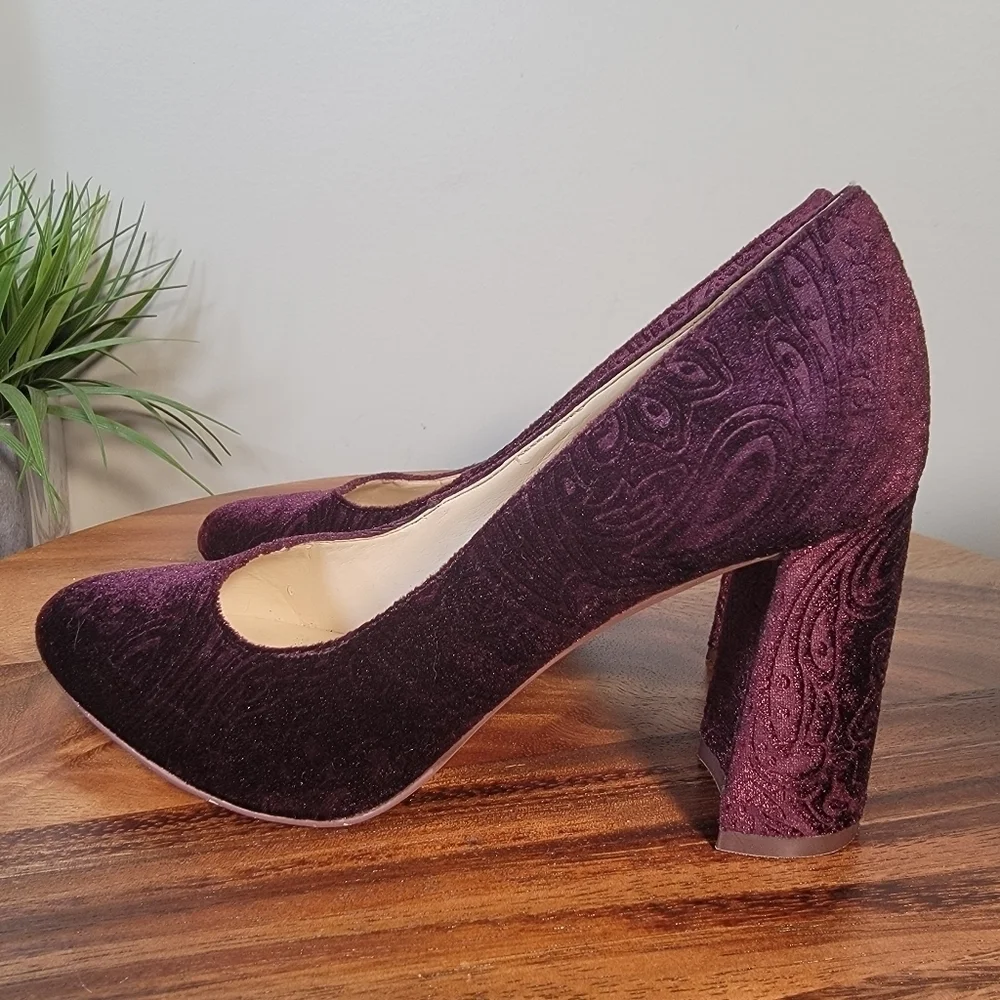 Nine West Jayvee Burgundy Velvet Floral Embossed Block Heels Size 8 - Picture 6 of 17